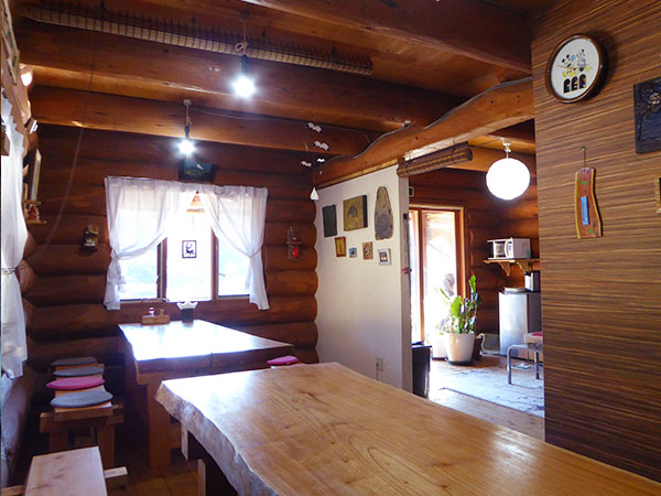 EAST LOG HOUSE 蔵 内観1